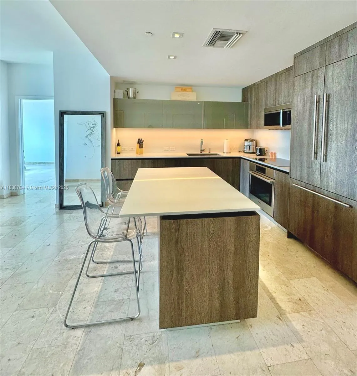 88 SW 7th St # 1805, Miami FL 33130