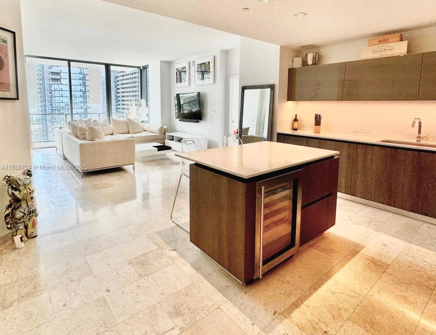 88 SW 7th St # 1805, Miami FL 33130
