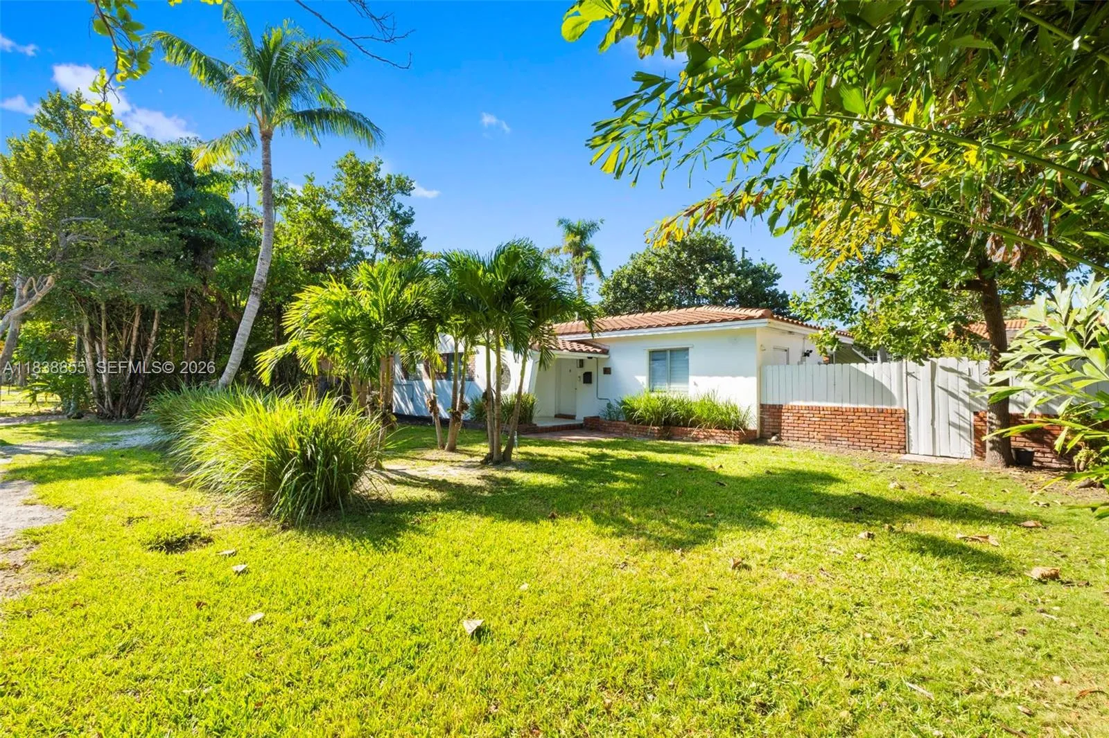 3 bedroom 2 bath for sale at 738 Fernwood Rd, Key Biscayne FL 33149