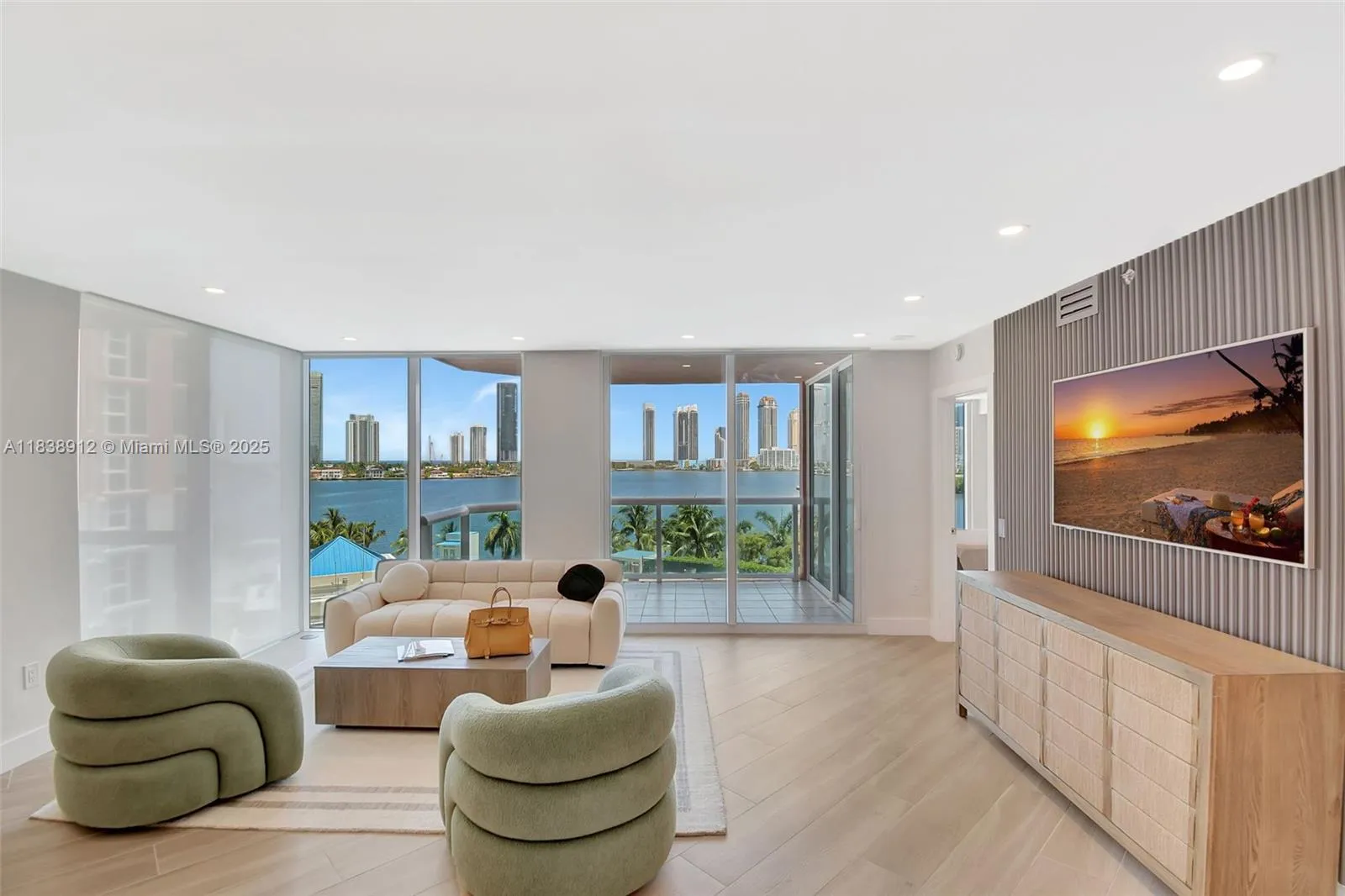 3370 Hidden Bay Dr # 812, Aventura FL 33180