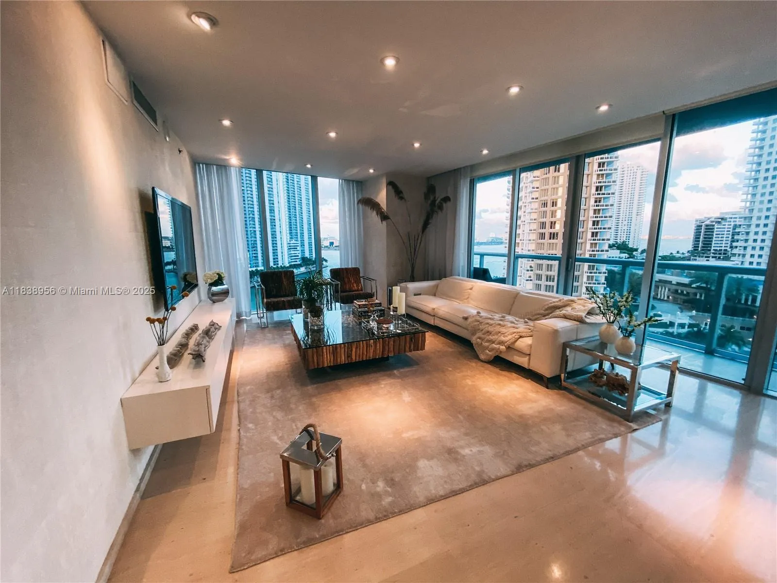 465 Brickell Ave # 1101, Miami FL 33131
