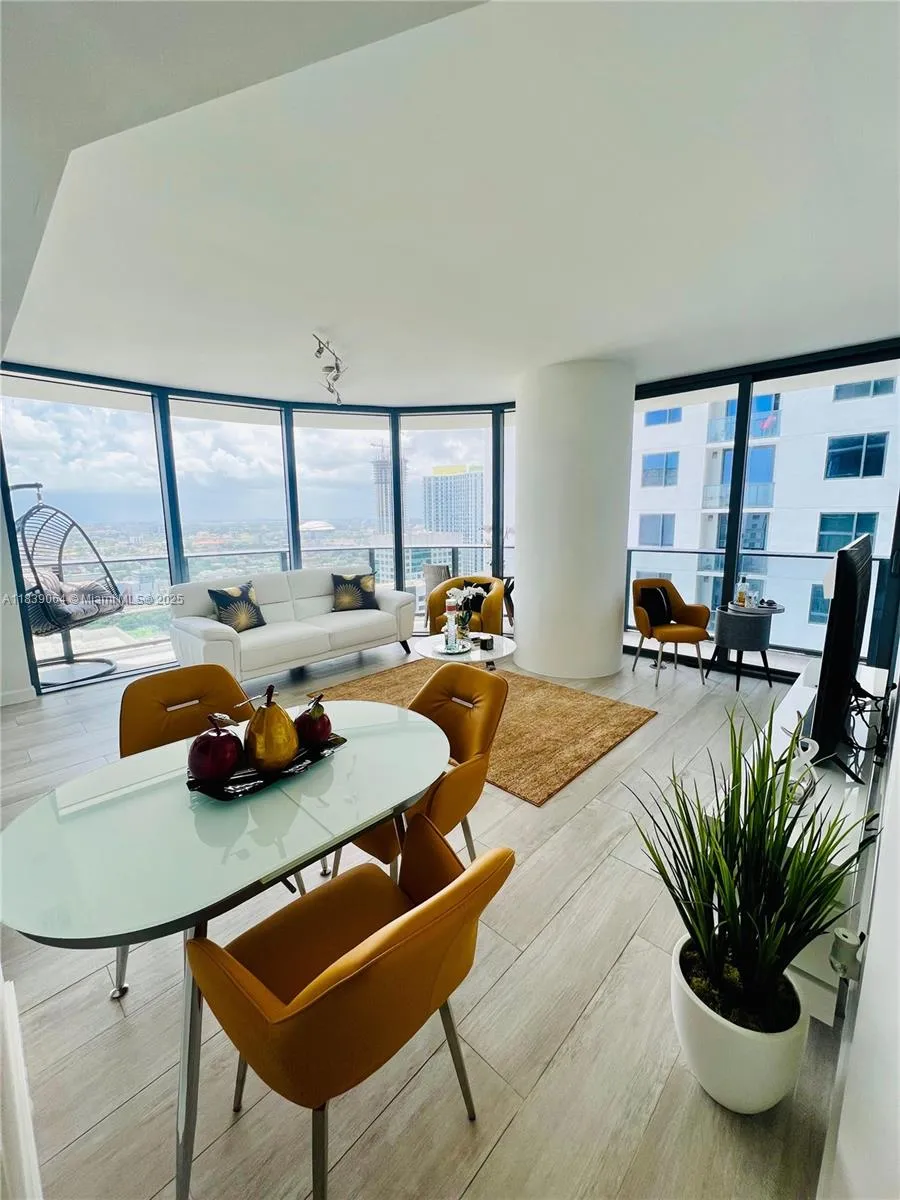 55 SW 9th St # 3308, Miami FL 33130