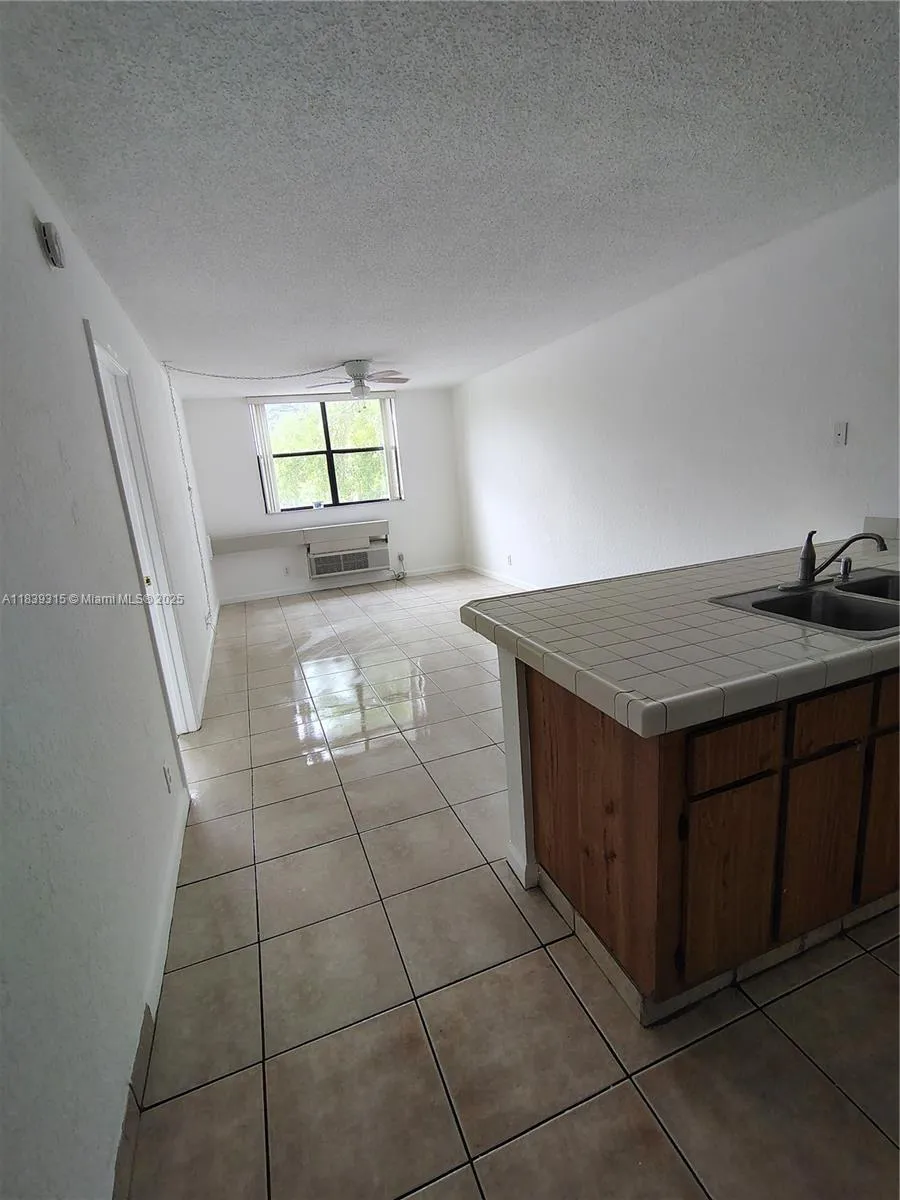 2401 Riverside Dr # B, Coral Springs FL 33065