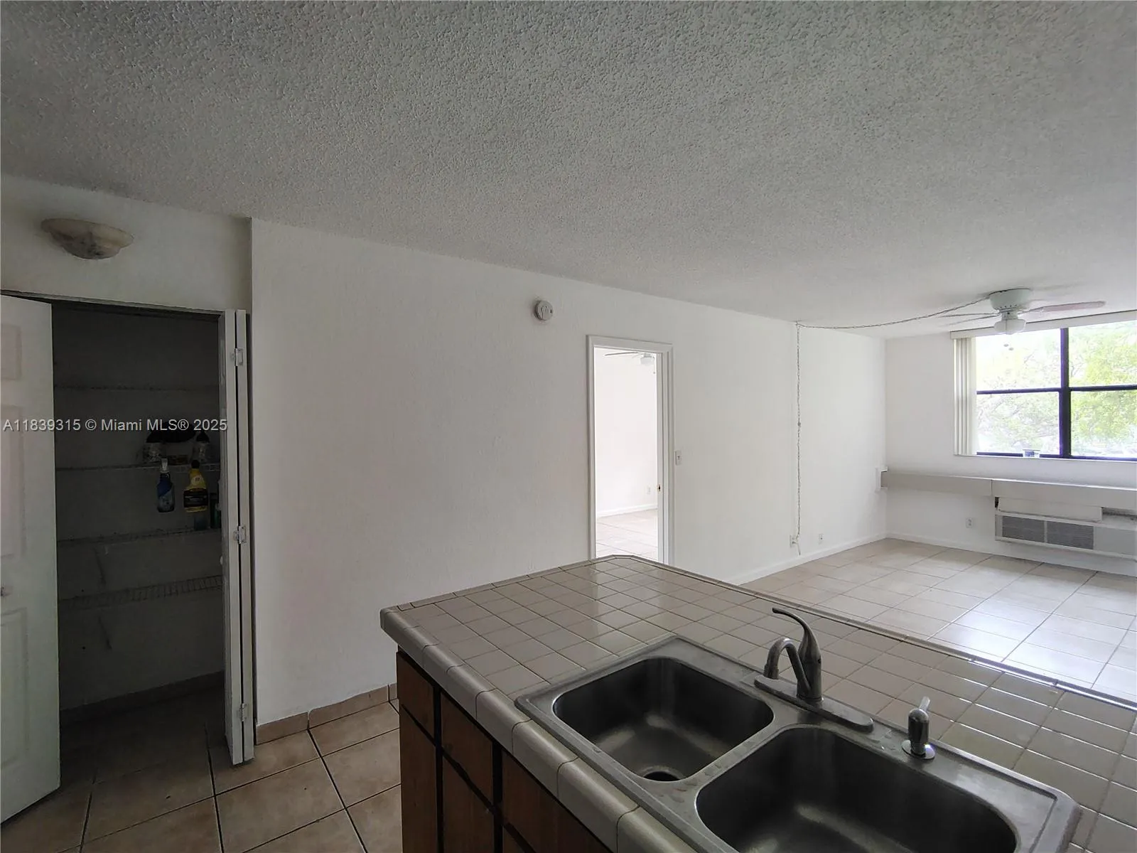 2401 Riverside Dr # B, Coral Springs FL 33065