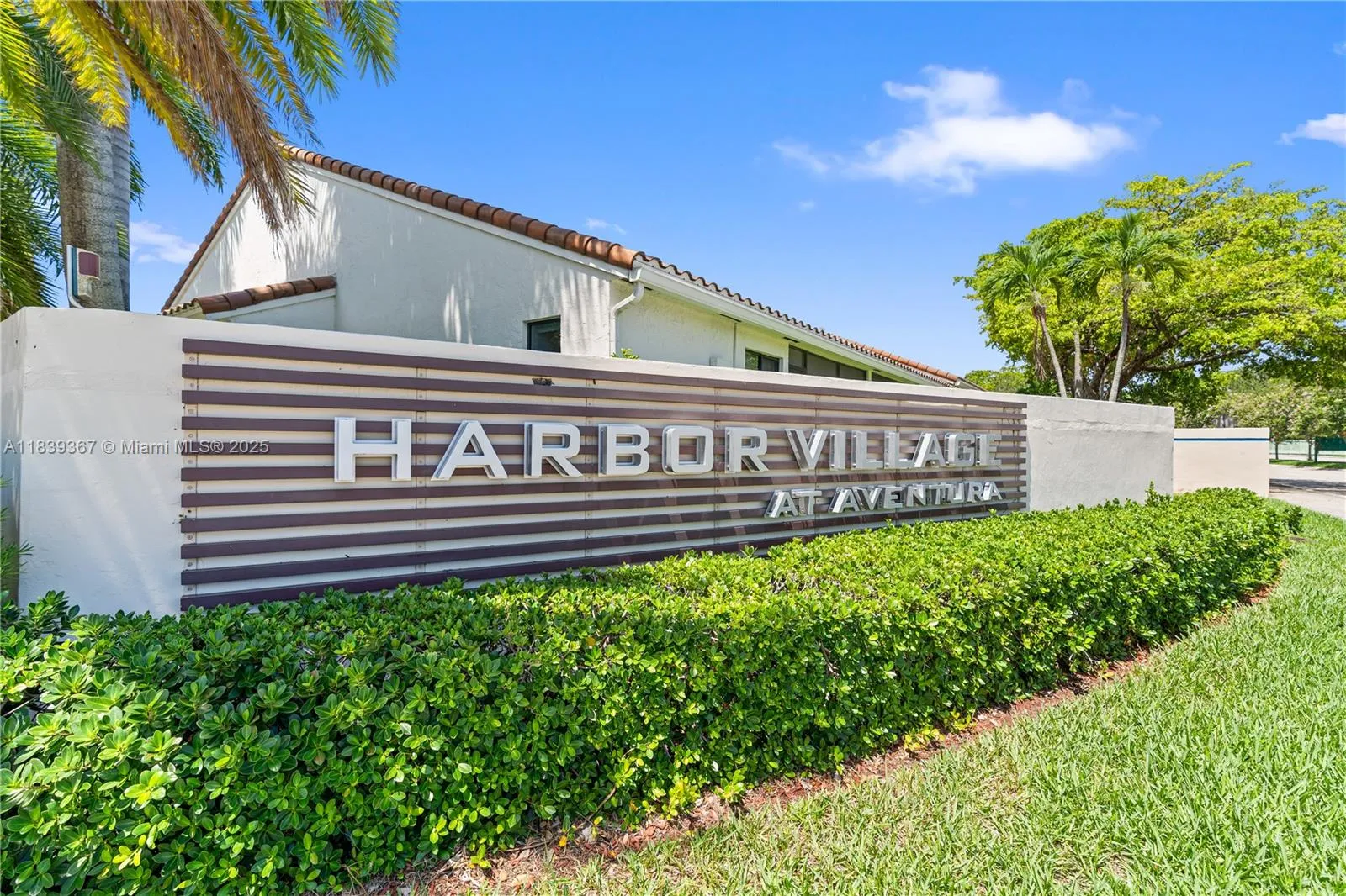 3 bedroom 2 bath for sale at 21200 Harbor Way # 11, Aventura FL 33180