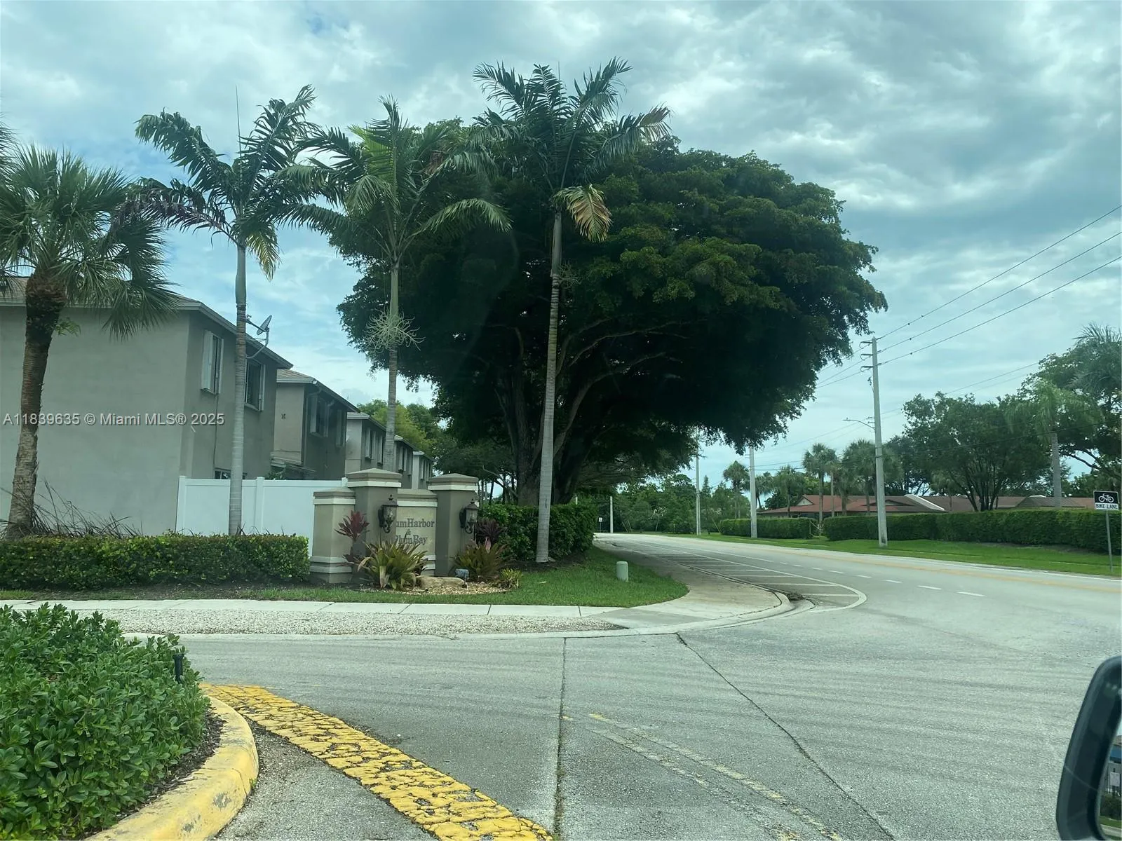 3 bedroom 2 bath for sale at 6006 Plum Pl, Tamarac FL 33321