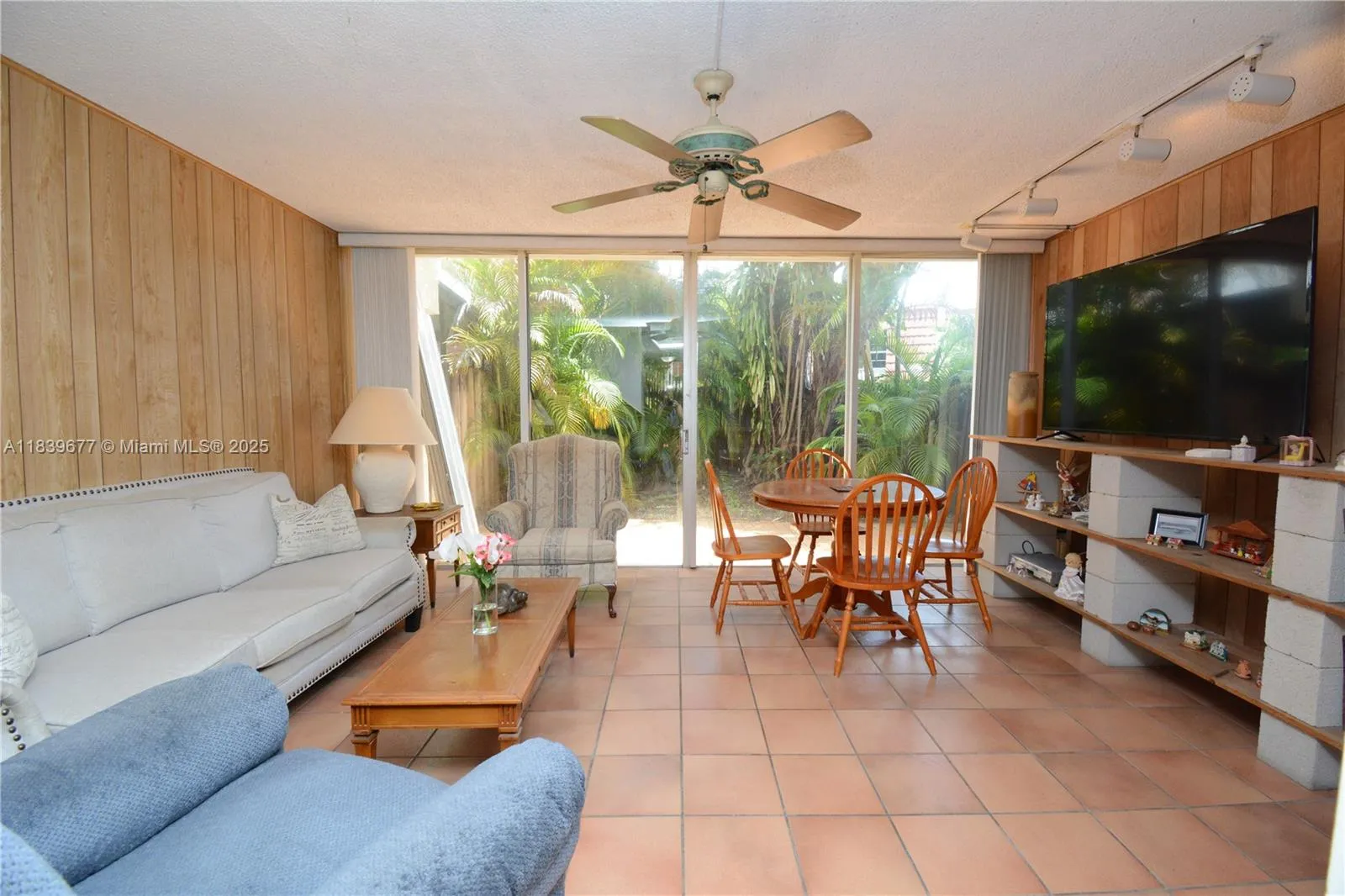 3 bedroom 2 bath for sale at 13935 SW 84th St # 905, Miami FL 33183