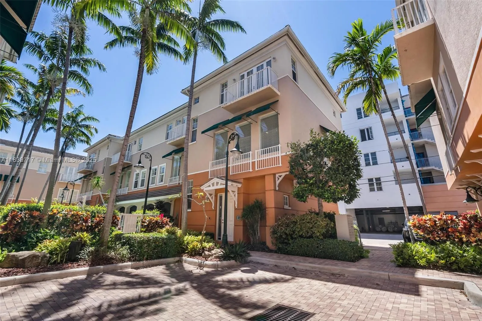 2 bedroom 3 bath for sale at 180 NE 6th Ave, Delray Beach FL 33483