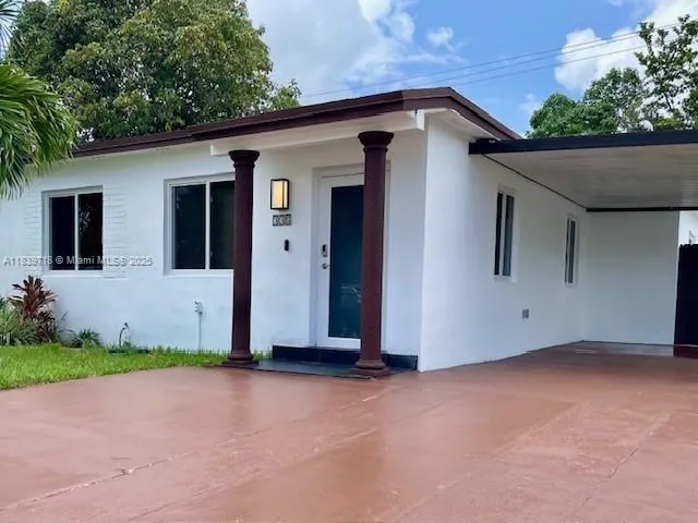 330 W 40th Pl, Hialeah FL 33012