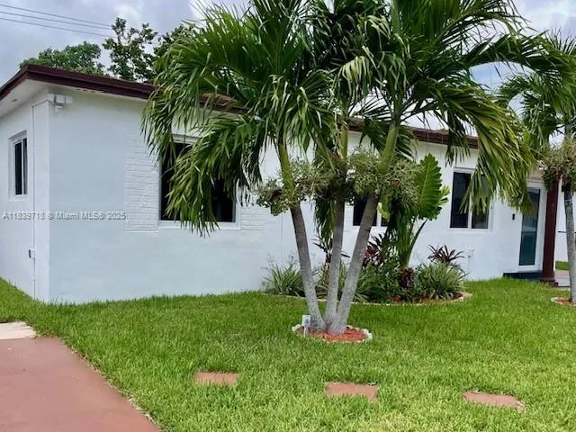 330 W 40th Pl, Hialeah FL 33012