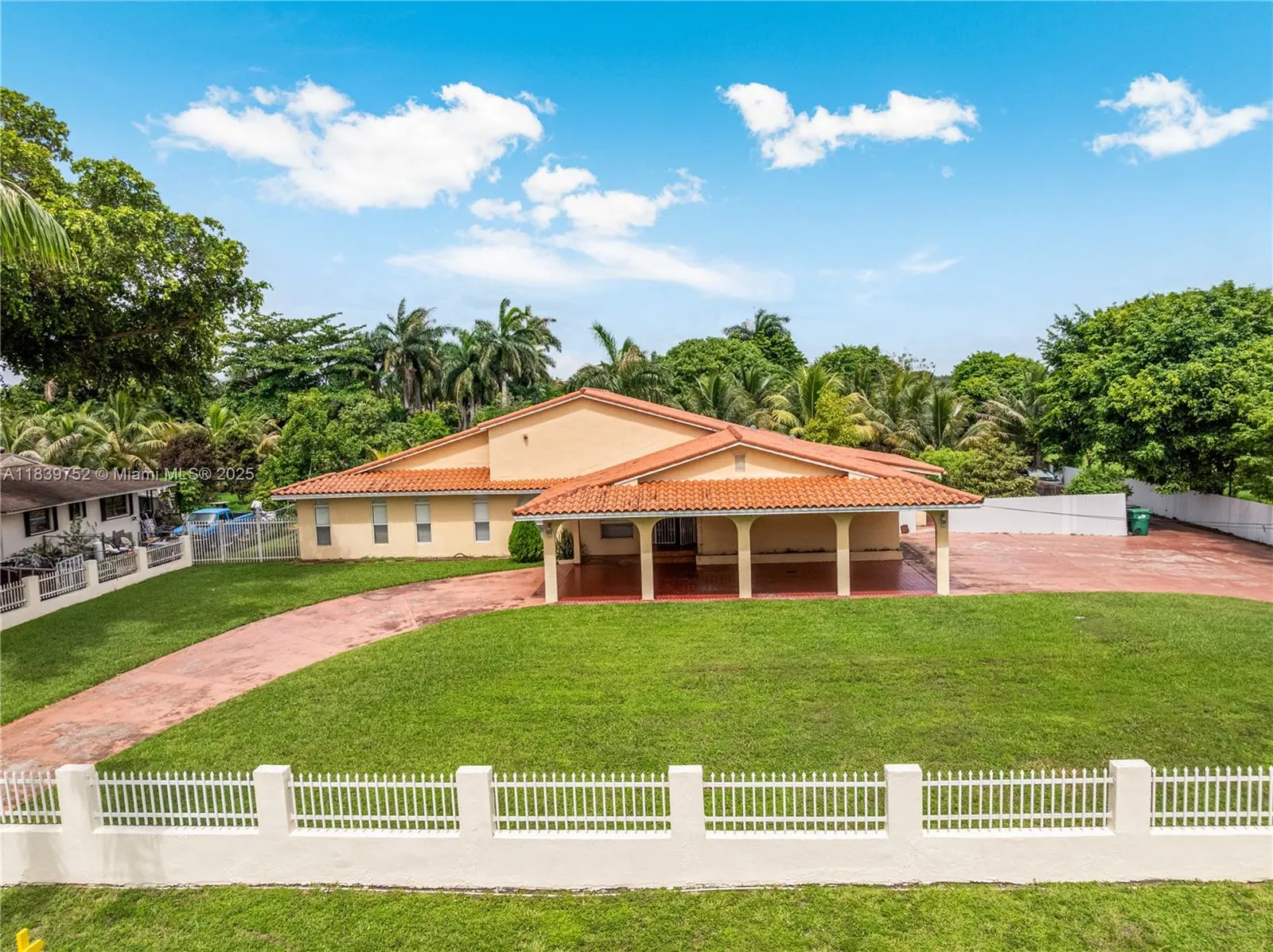 5 bedroom 4 bath for sale at 400 NW 128th Ave, Miami FL 33182