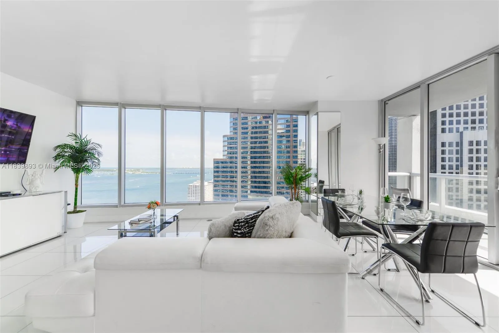 2 bedroom 2 bath for sale at 485 Brickell Ave # 2908, Miami FL 33131