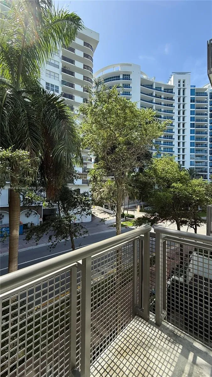 6000 Collins Ave # 323, Miami Beach FL 33140