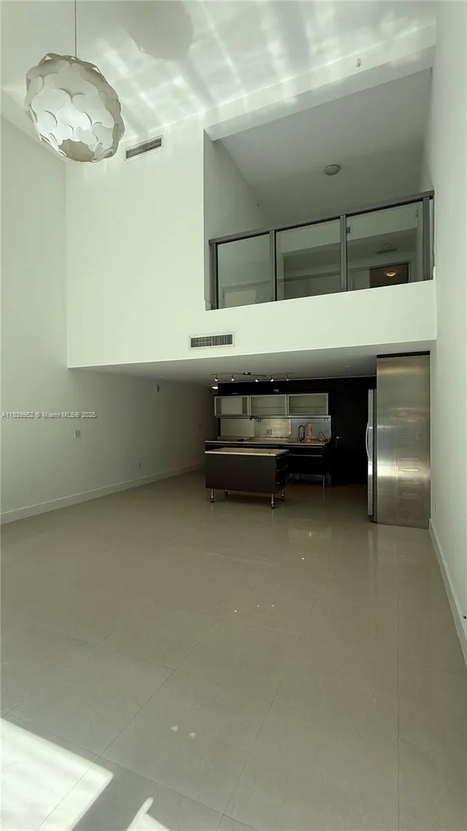 6000 Collins Ave # 323, Miami Beach FL 33140