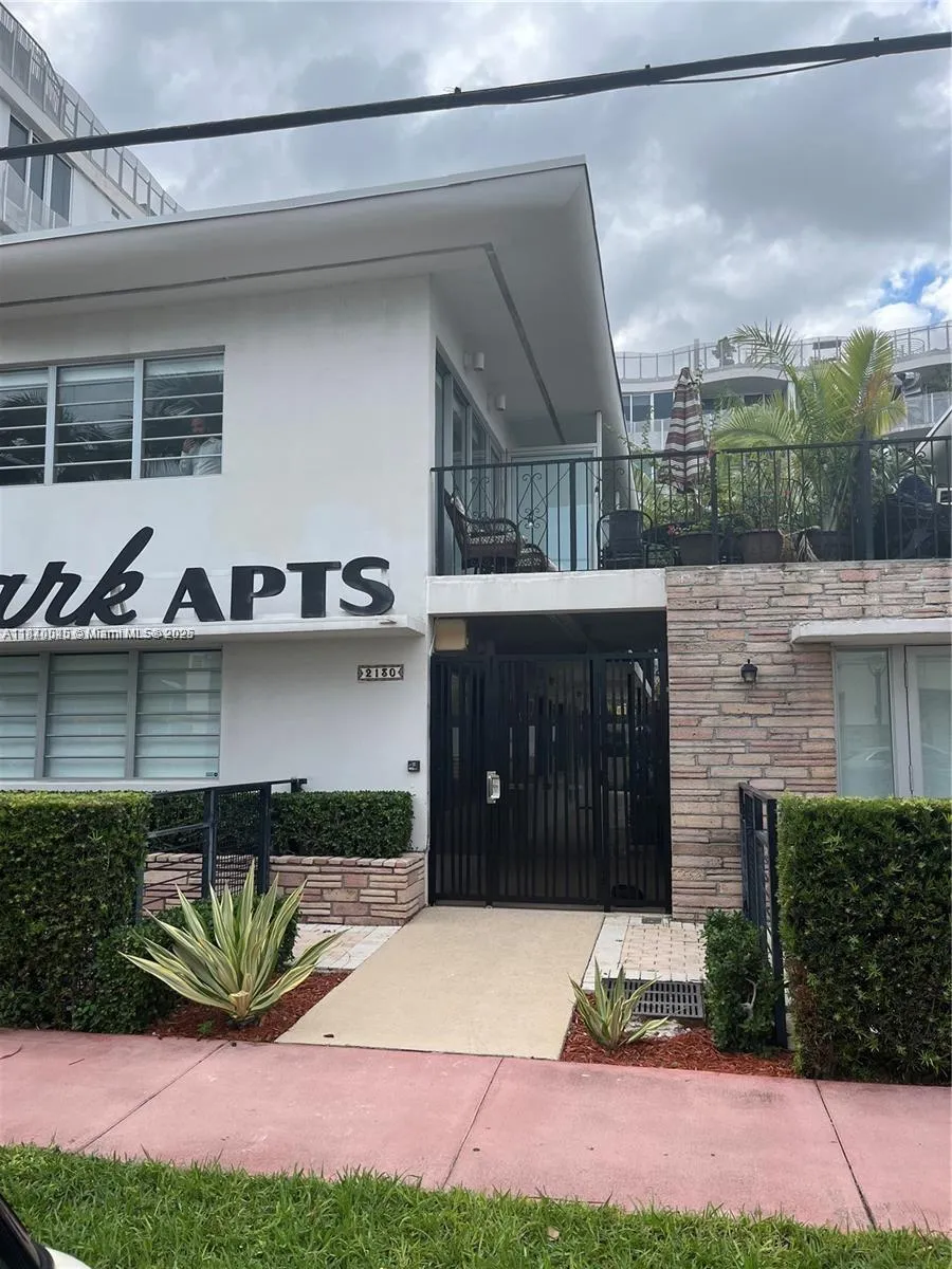 1 bedroom 1 bath for sale at 2130 Park Ave # 4, Miami Beach FL 33139