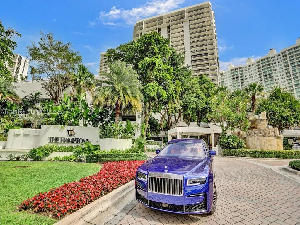 20281 E Country Club Dr, Aventura FL 33180