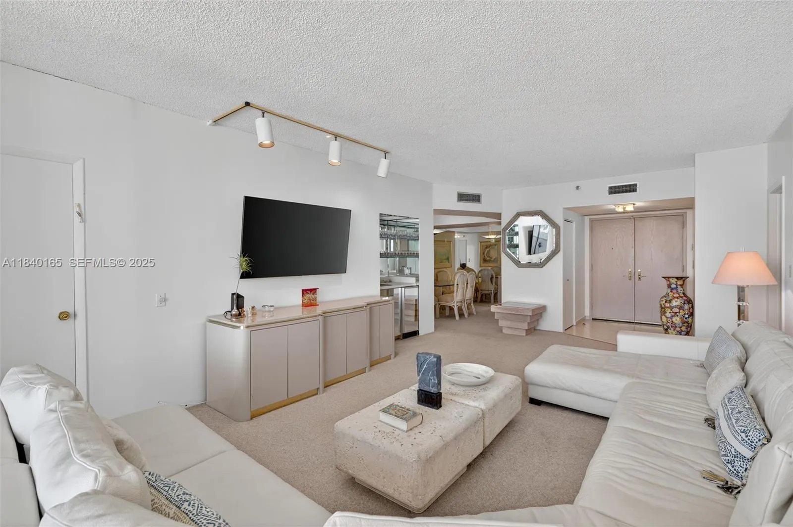 20281 E Country Club Dr, Aventura FL 33180