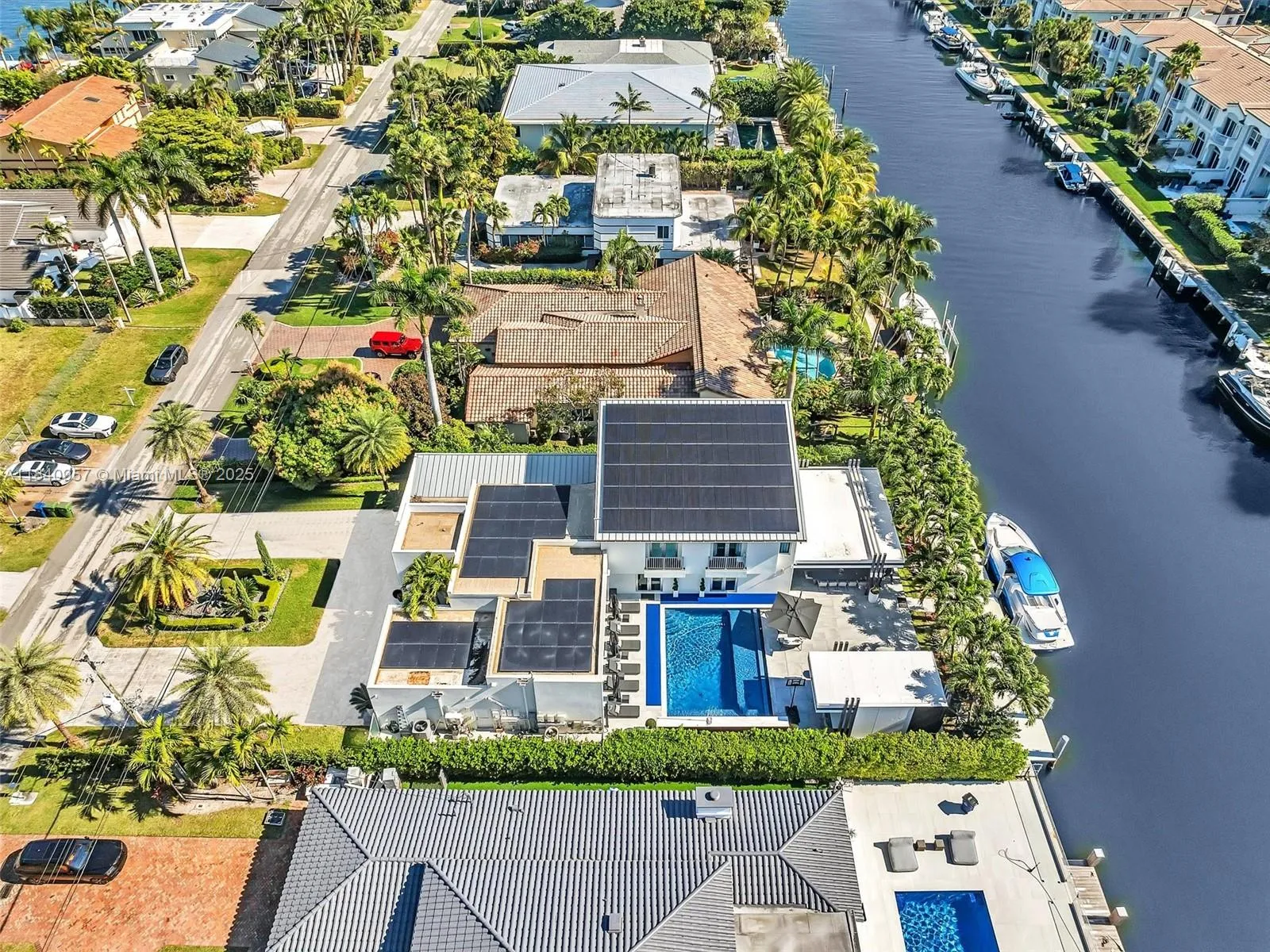 307 Holiday Dr, Hallandale Beach FL 33009