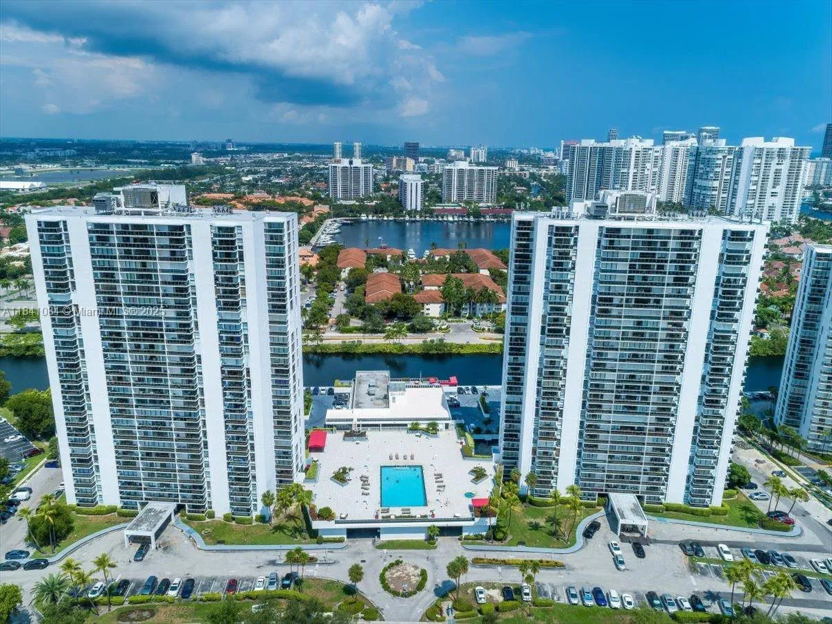 2 bedroom 2 bath for rent at 3675 N Country Club Dr # 2502, Aventura FL 33180