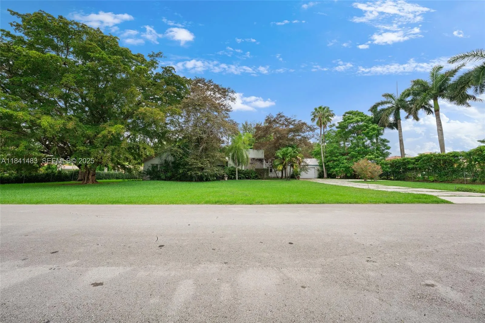 6002 SW 79th Ct, Miami FL 33143