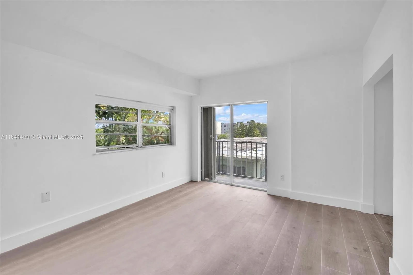 1960 Marseille Dr # 304, Miami Beach FL 33141