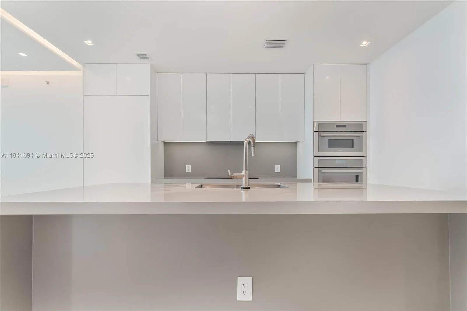 700 NE 24 ST # 5005, Miami FL 33137