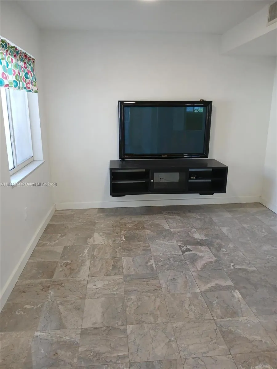 7467 NW 169th Ln, Hialeah FL 33015