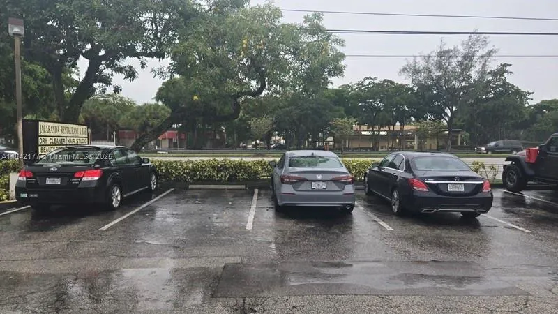 8275 W Broward Blvd, Plantation FL 33324