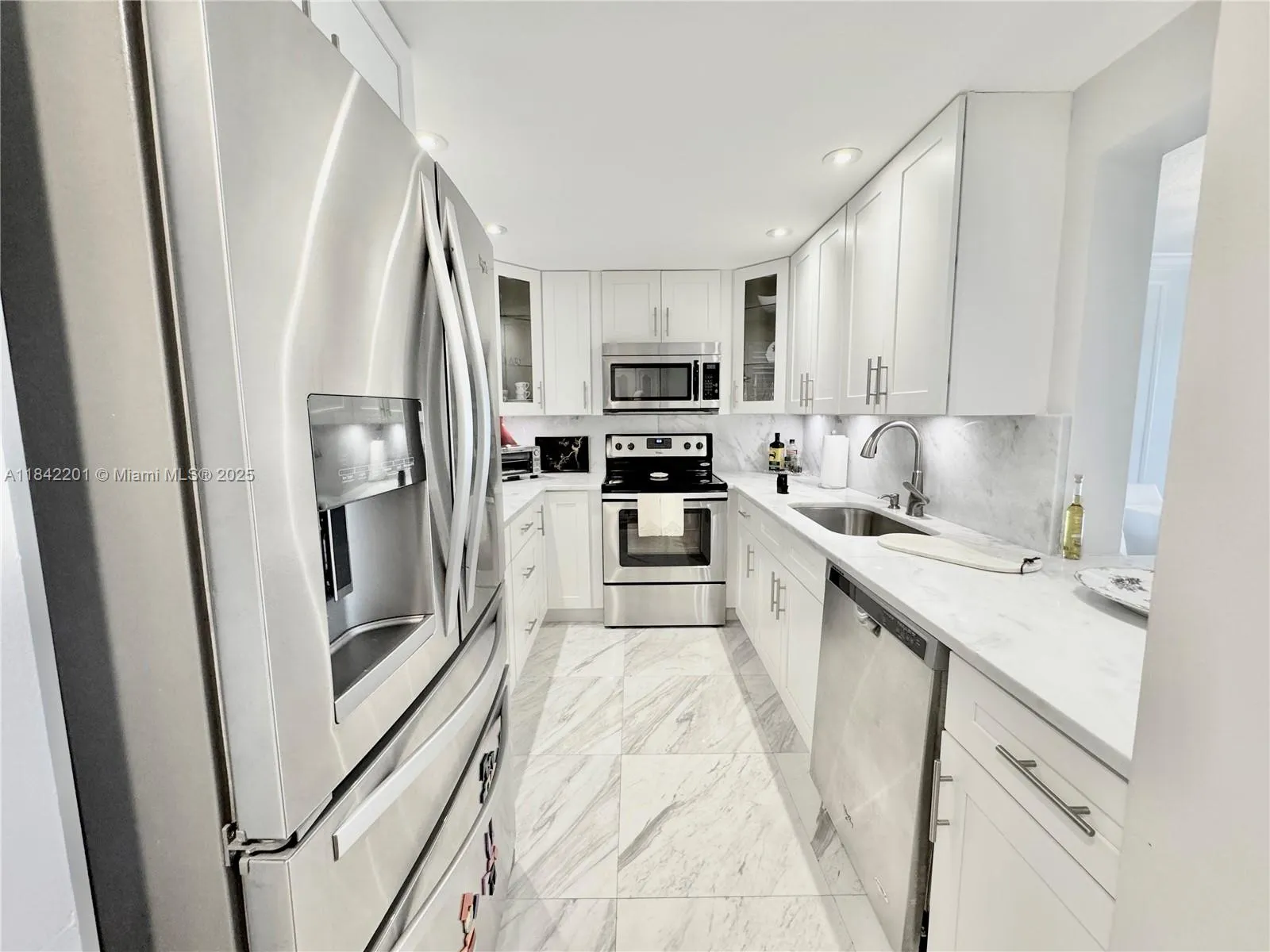 1 bedroom 1 bath for sale at 1400 Sheridan St # 23J, Hollywood FL 33020