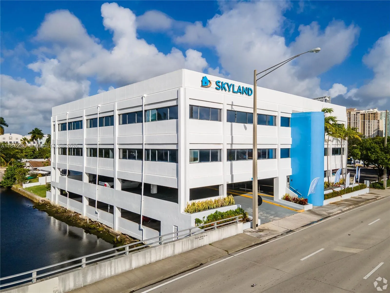 for sale at 955 S Federal Hwy, Fort Lauderdale FL 33316