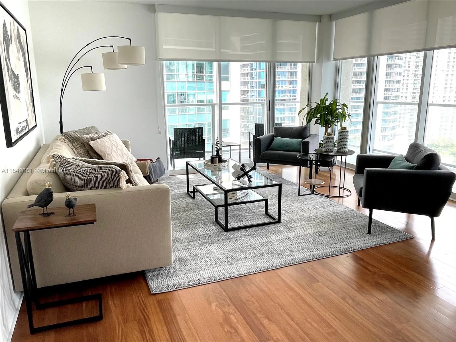 3 bedroom 2 bath for sale at 1155 Brickell Bay Dr # 2802, Miami FL 33131