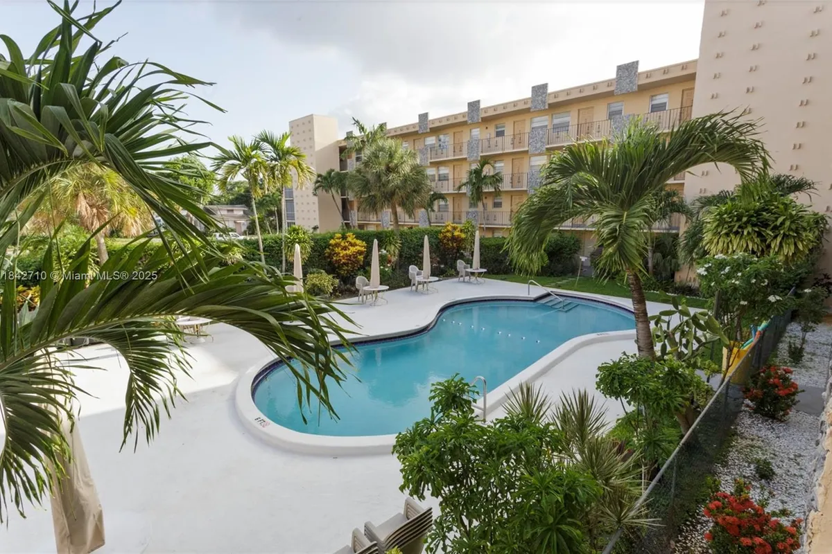 2145 Pierce St # 218, Hollywood FL 33020