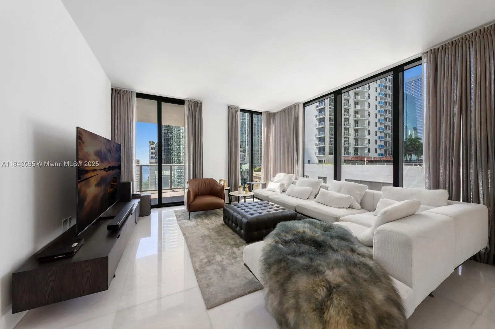 3 bedroom 3 bath for sale at 1010 Brickell Ave # 1405, Miami FL 33131