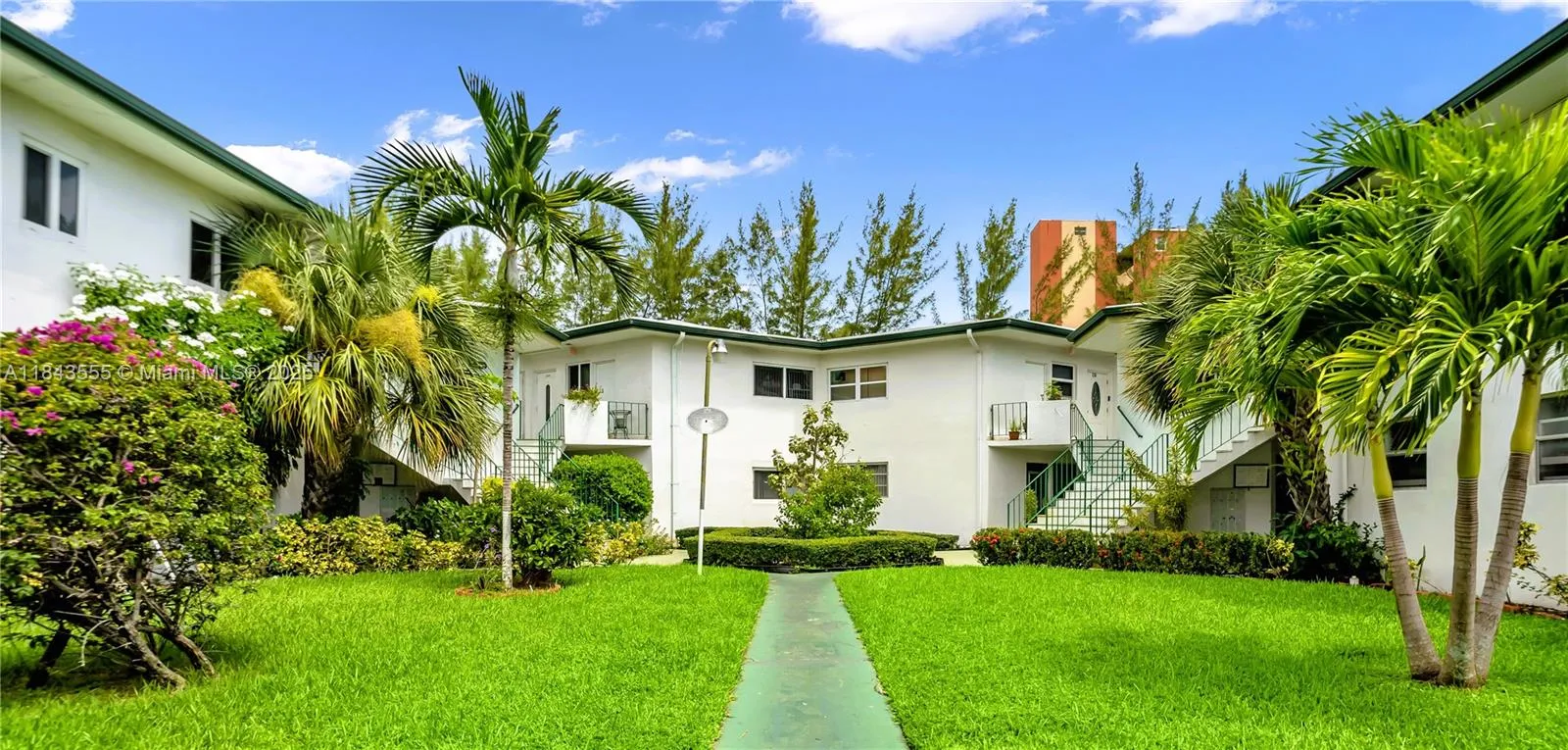 1 bedroom 1 bath for sale at 18760 NE 18th Ave # 235, Miami FL 33179