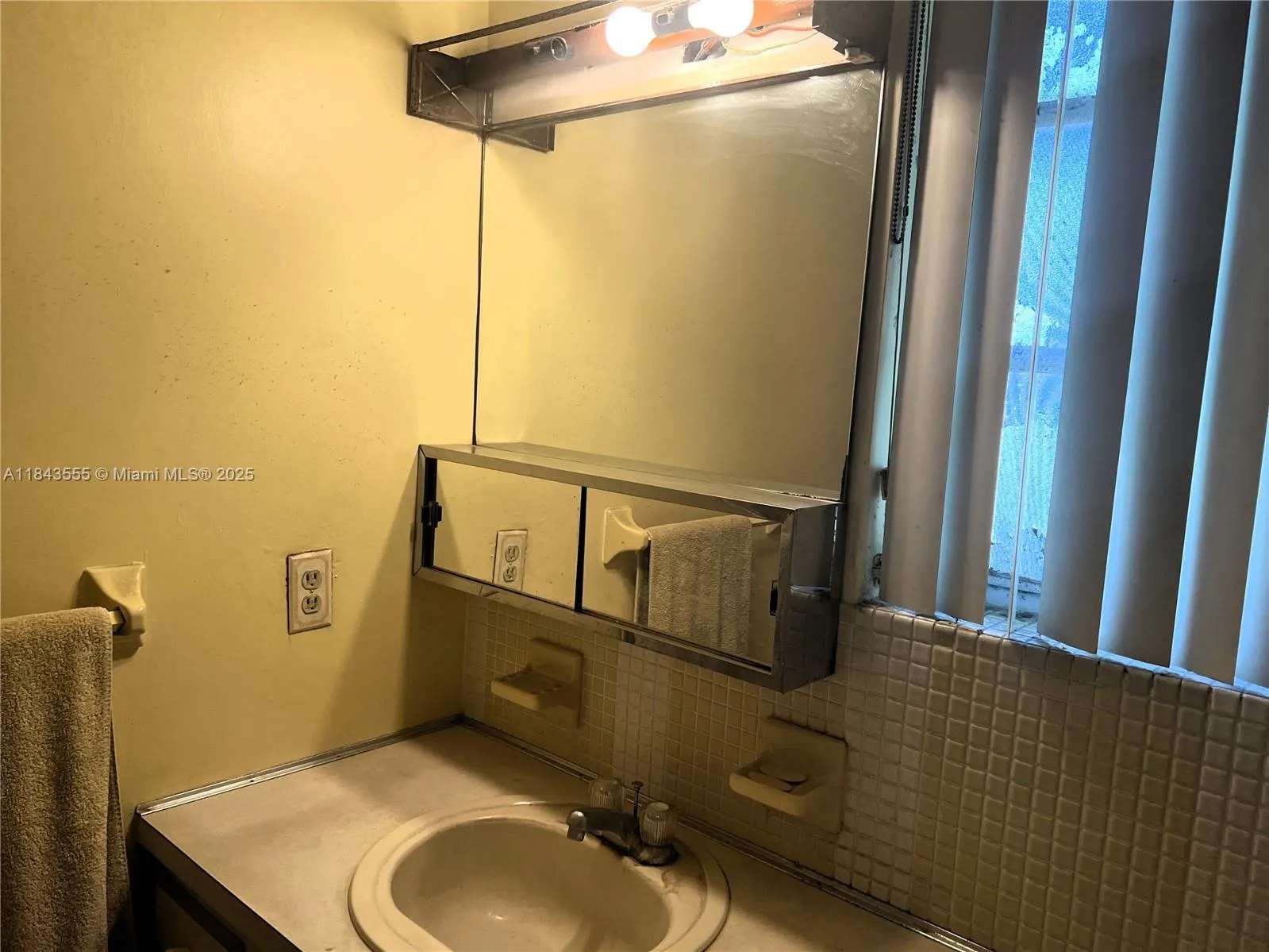 18760 NE 18th Ave # 235, Miami FL 33179