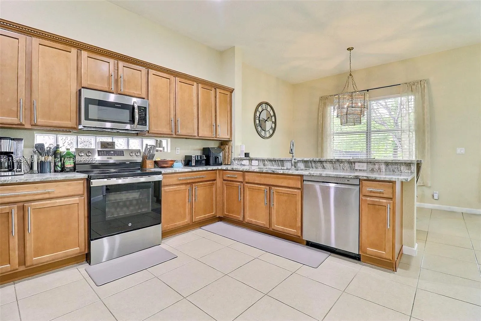 1094 Grove Park Cir, Boynton Beach FL 33436