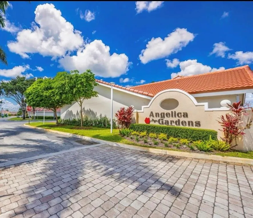 8453 NW 189 Street Rd, Hialeah FL 33015