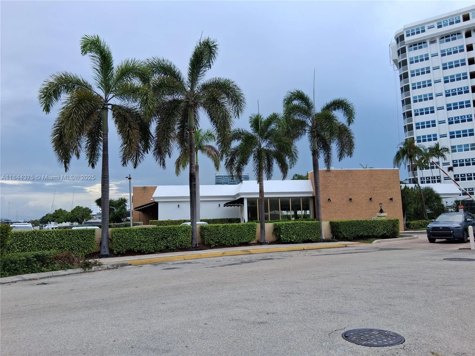 100 Golden Isles DR # 206, Hallandale Beach FL 33009