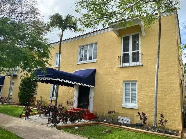1 bedroom 1 bath for sale at 126 Mendoza Ave # 3, Coral Gables FL 33134