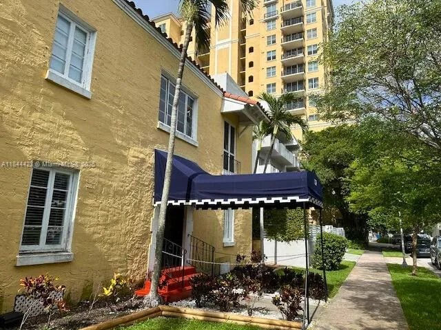 126 Mendoza Ave # 3, Coral Gables FL 33134