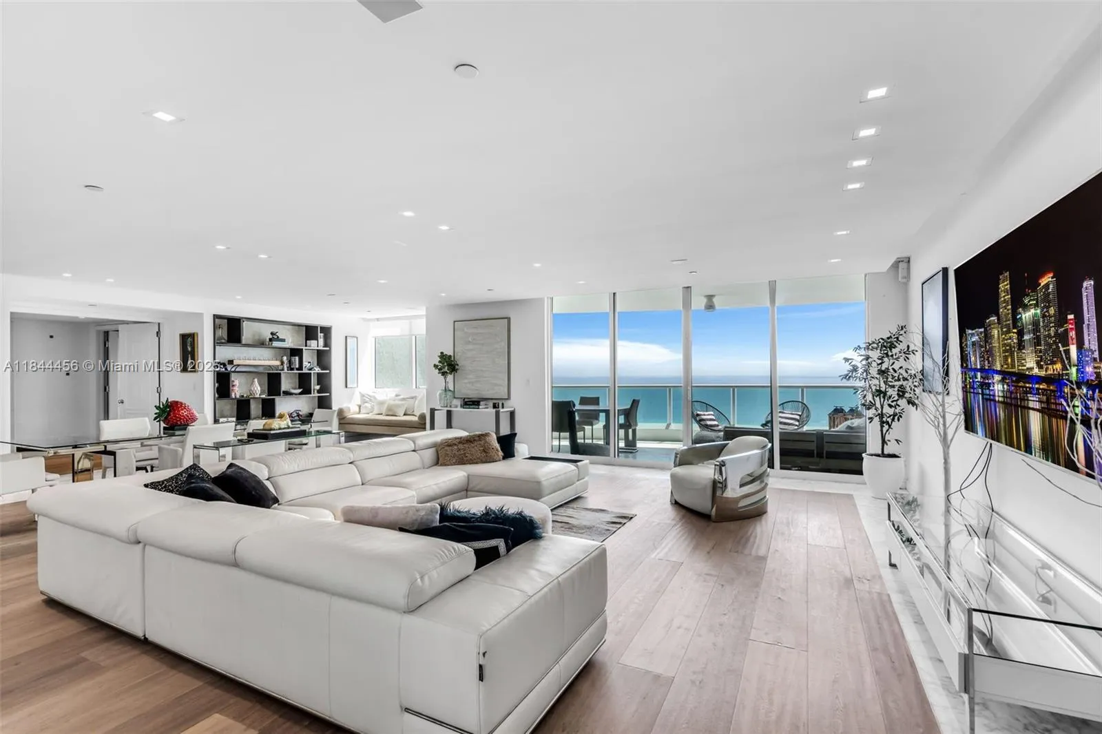 20201 E Country Club Dr # 2809, Aventura FL 33180