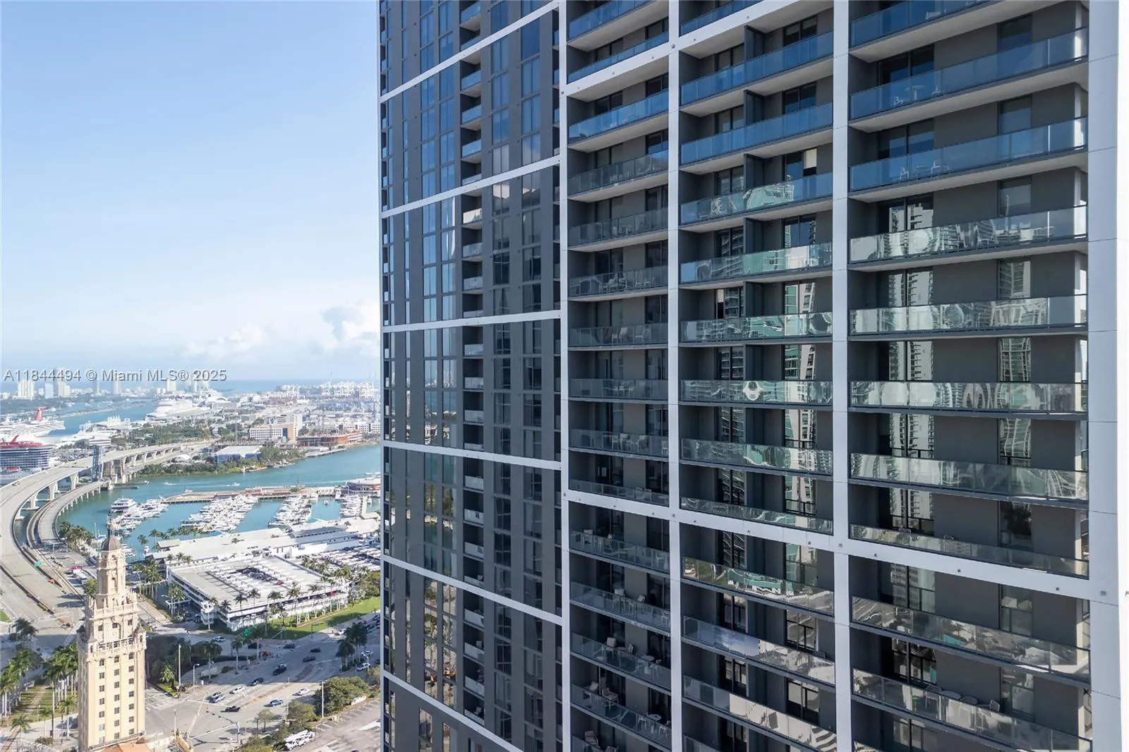 2 bedroom 2 bath for sale at 601 NE 1st Av # 4402, Miami FL 33132