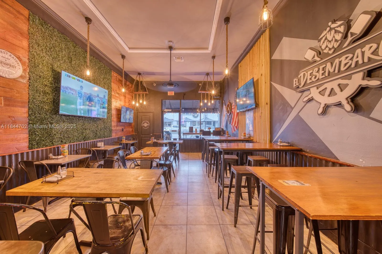 Gourmet Burger Franchise For Sale in Prime Miami Beach Location, Miami Beach FL 33141