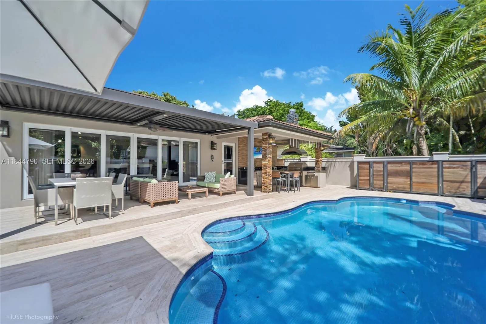 5320 Sunset Dr, Miami FL 33143