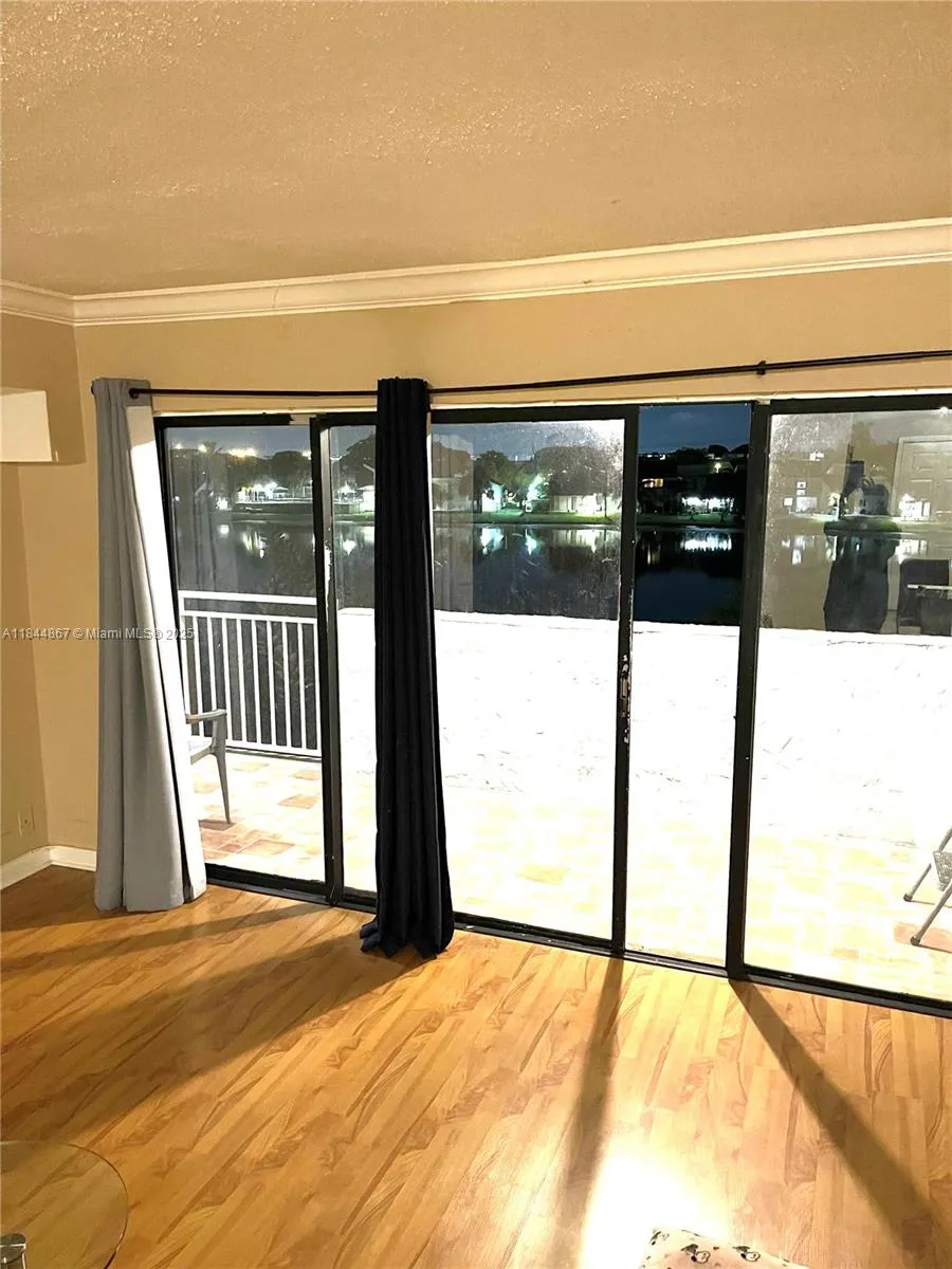 1 bedroom 1 bath for sale at 9359 Fontainebleau Blvd # F301, Miami FL 33172