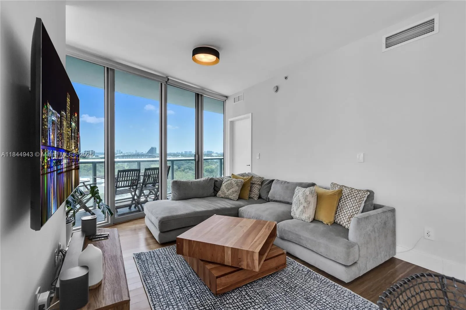 2 bedroom 2 bath for sale at 888 Biscayne Boulevard # 812, Miami FL 33132