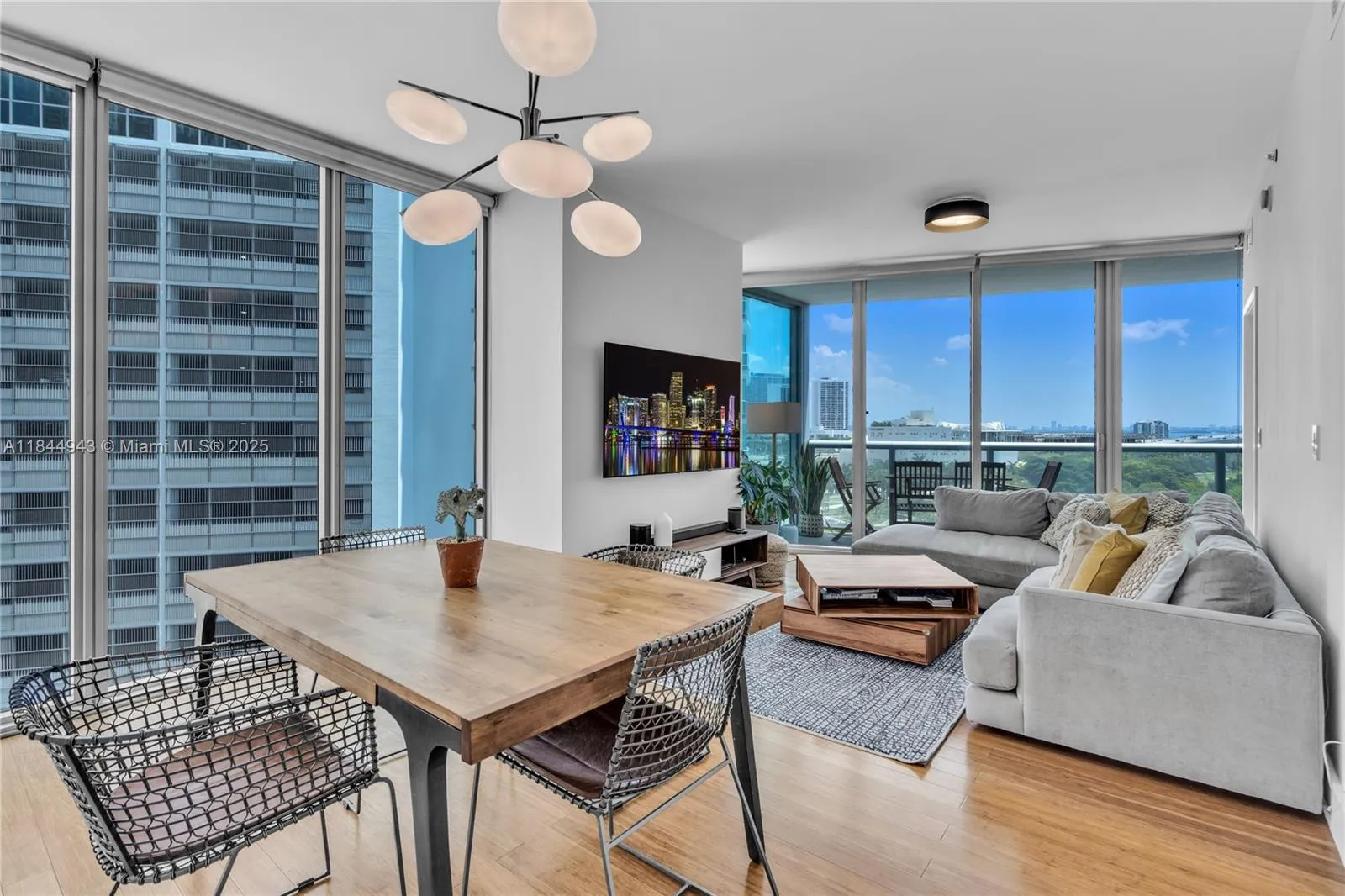 888 Biscayne Boulevard # 812, Miami FL 33132