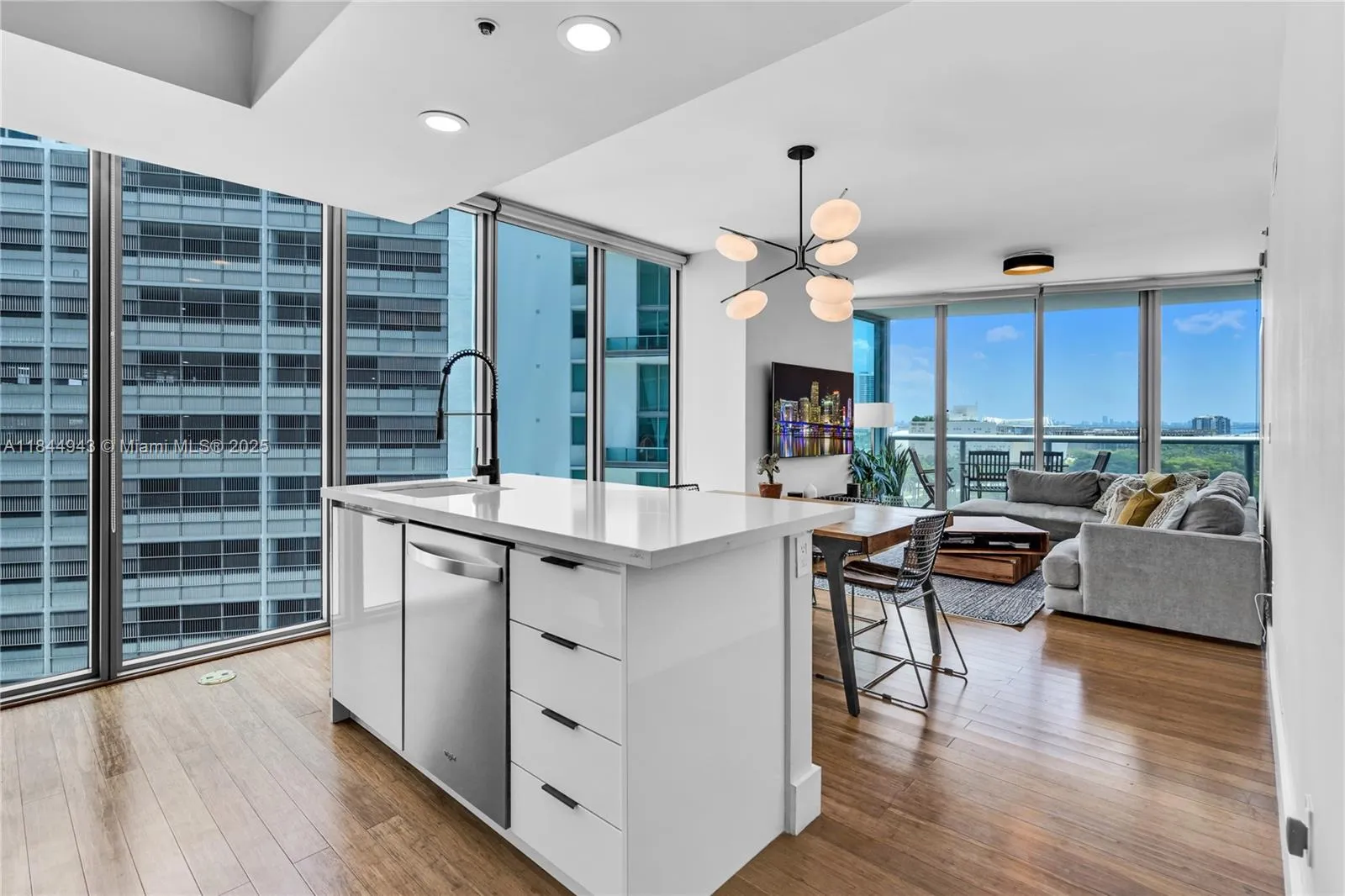 888 Biscayne Boulevard # 812, Miami FL 33132