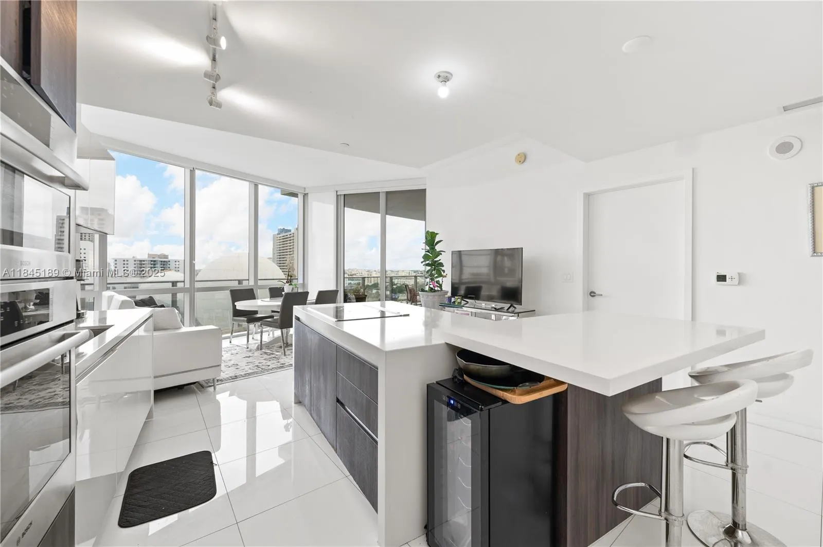 851 NE 1st Ave # 1410, Miami FL 33132