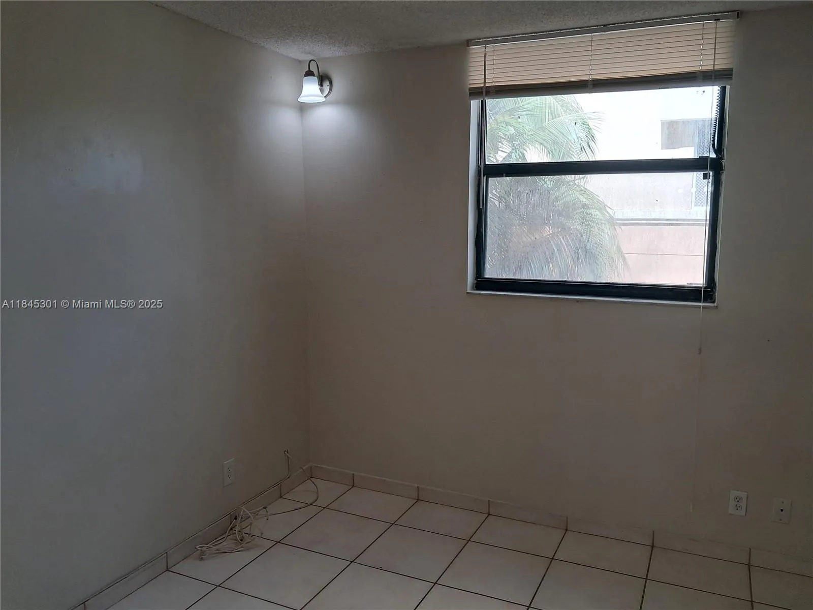 546 SW 1st St # 209, Miami FL 33130